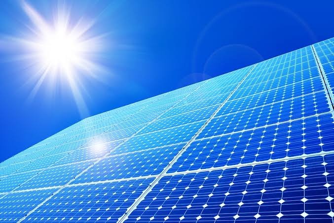 High-Efficiency Monocrystalline Array Under Clear Sky